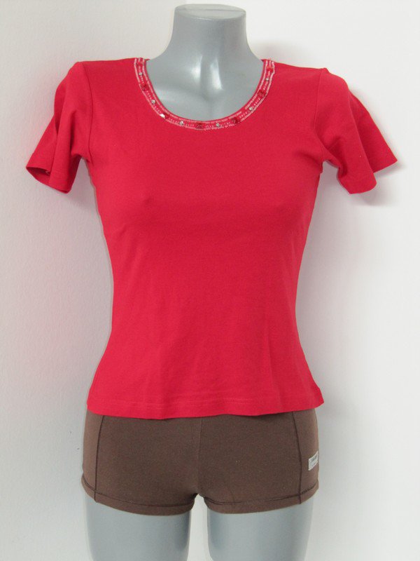 Rotes T-Shirt mit Verzierung Perlen