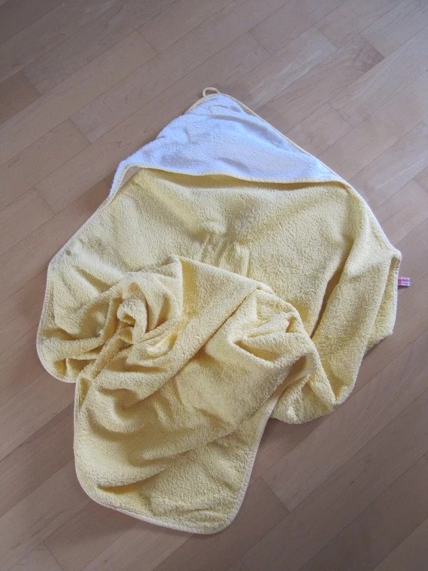Kapuzenhandtuch gelb weiß Baby Butt