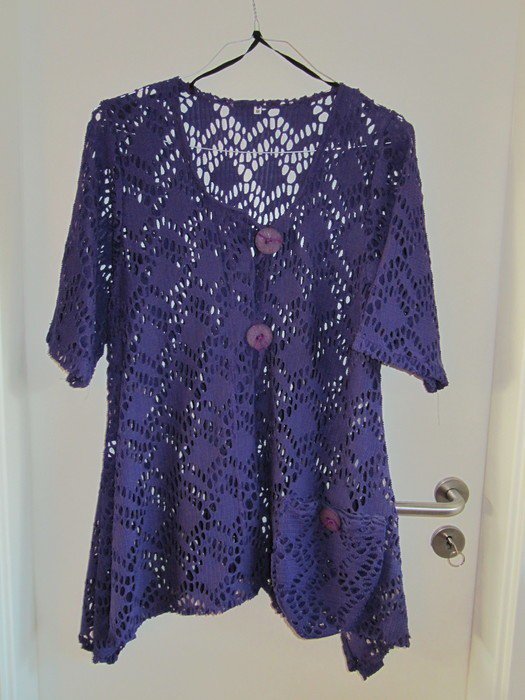 Tolle lila Jacke/Tunika mit Lochmuster