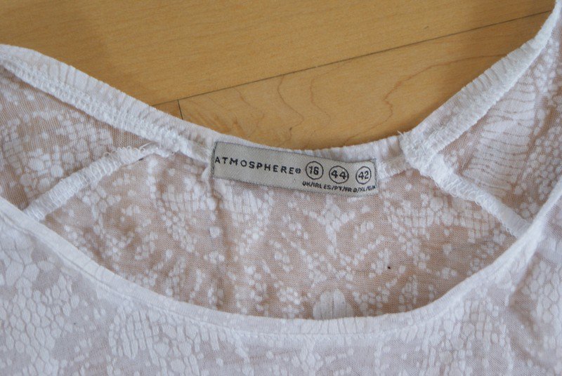 Halb transparentes Oberteil mit Muster