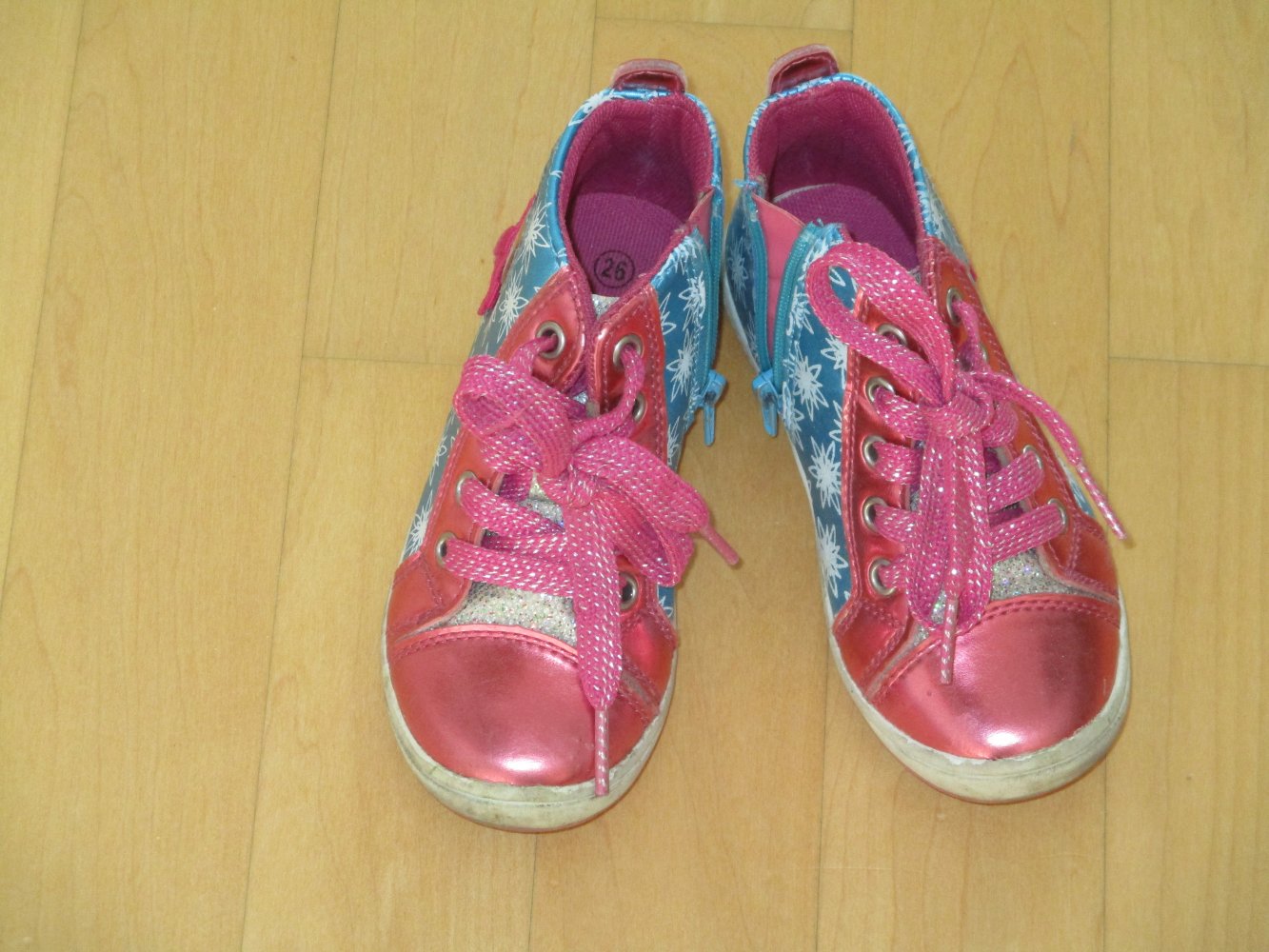 Tolle Sneakers Elsa&Anna frozen glänzend Gr.26