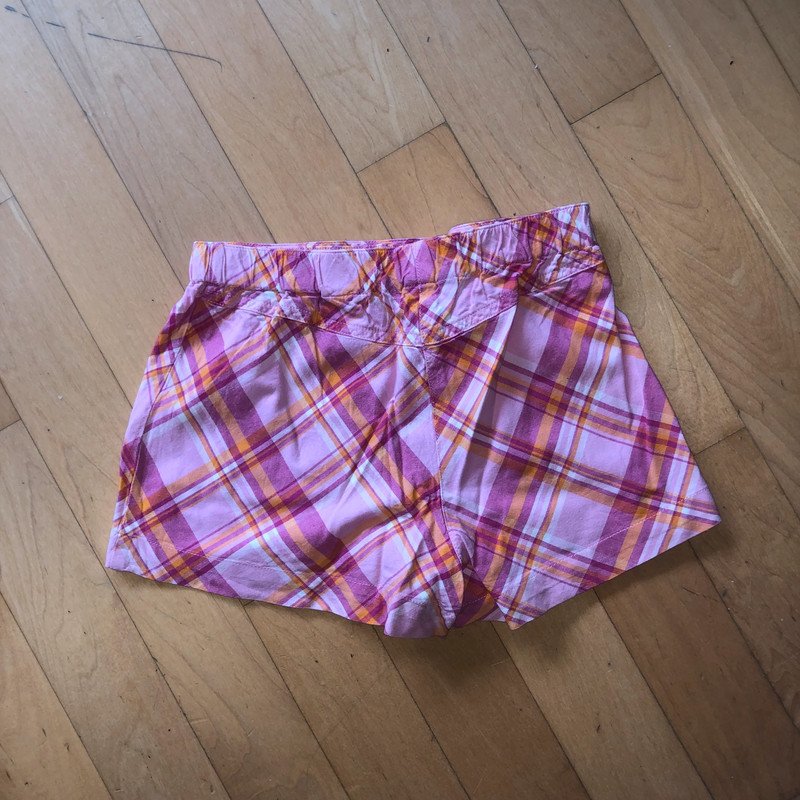 Süße kurze Hosen vorne wie ein Rock kariert Gr.116