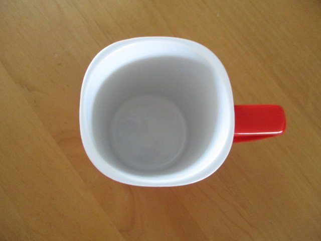 Sammeltasse Nescafe rot mit Motiv Künstler Tasse Muster
