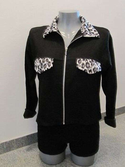 Kurz Jäckchen Leo schwarz weiß Leoparden print Gr. S wie neu Waffelmuster