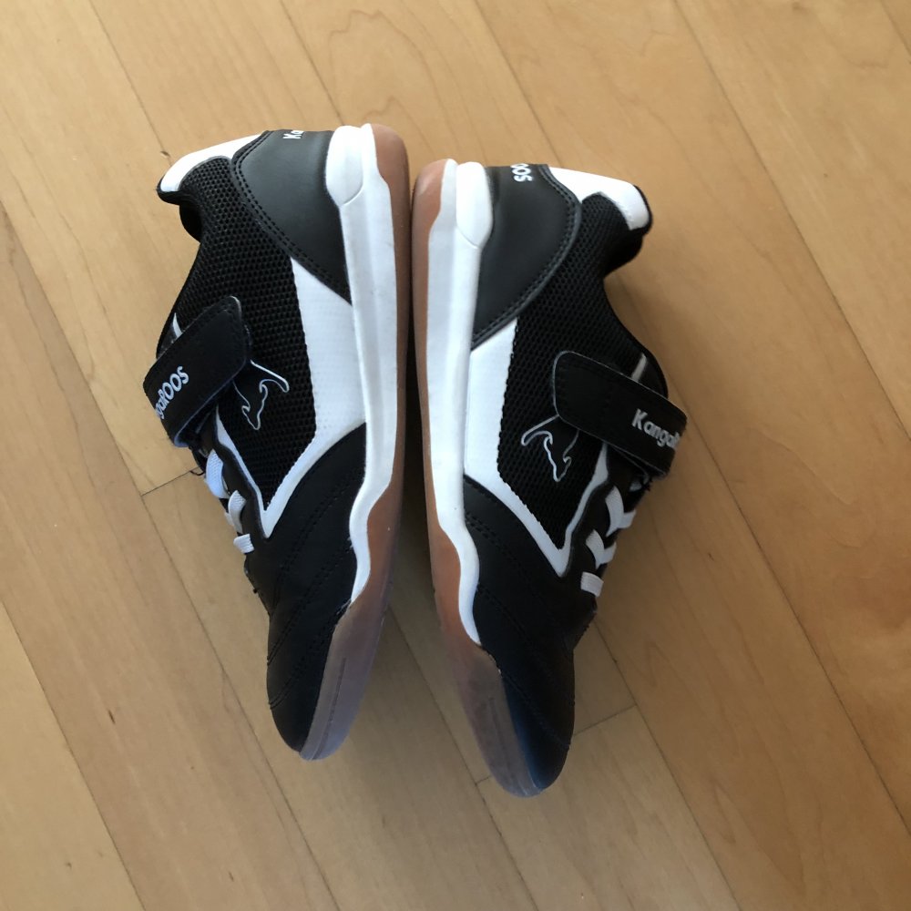 Turnschuhe schwarz Kangaroos Gr.33