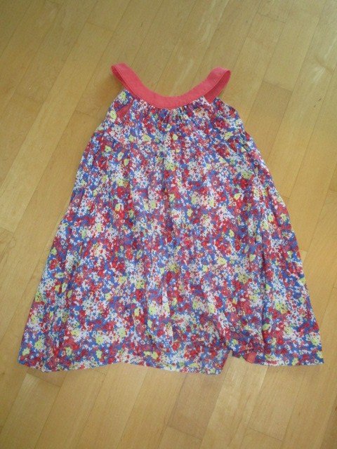 Süßes Kleidchen mit Blumen Gr.122 Mexx