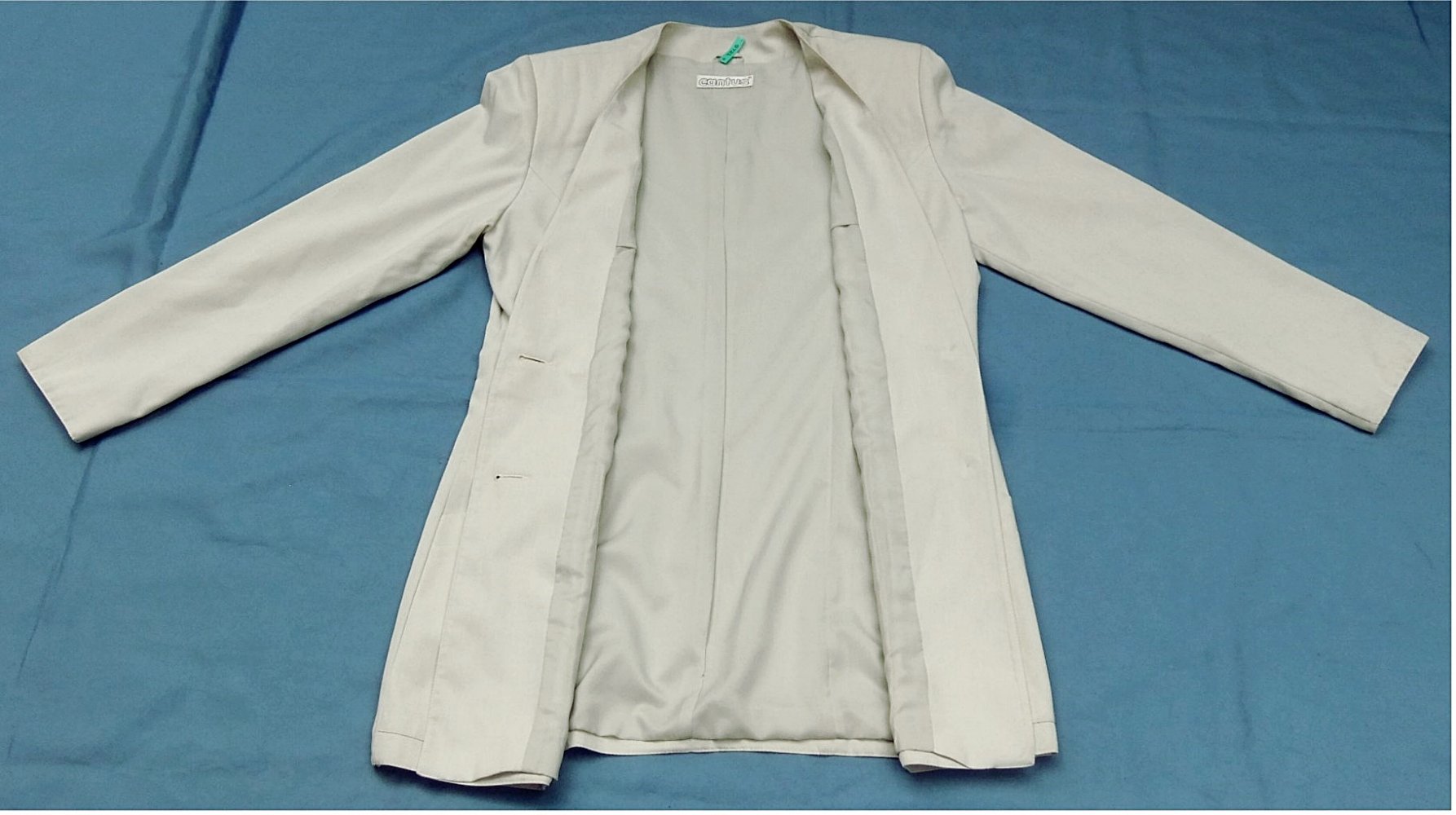 Damen Jacket / Jacke von cantus - Größe M - Im weißlich gräulich-grünlichen Stich