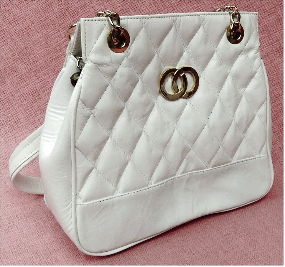 Vintage Leder-Handtasche aus den 1970er Jahren - weiß mit goldfarbigen Beschlägen