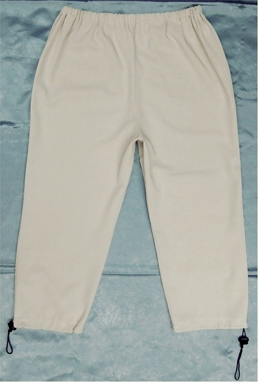 3/4 lange Hose mit Zugbändern an den Beinöffnungen - hellcremefarbig - ca. Größe 40