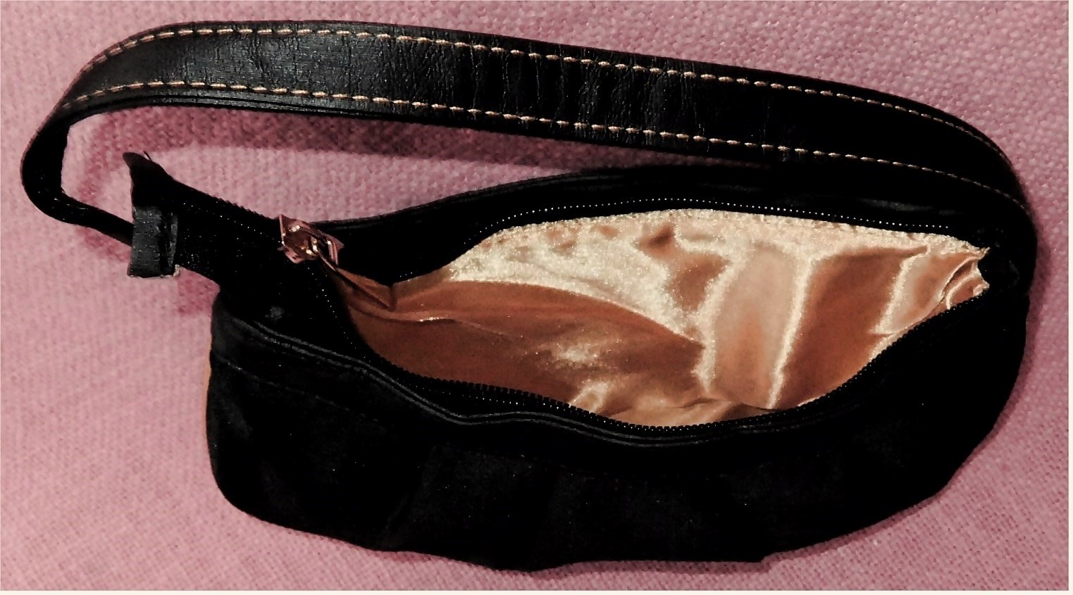 kleine Parfüm-Tasche  / Beauty Case von Escada - schwarz / innen goldfarbig - unbenutzt - wie neu