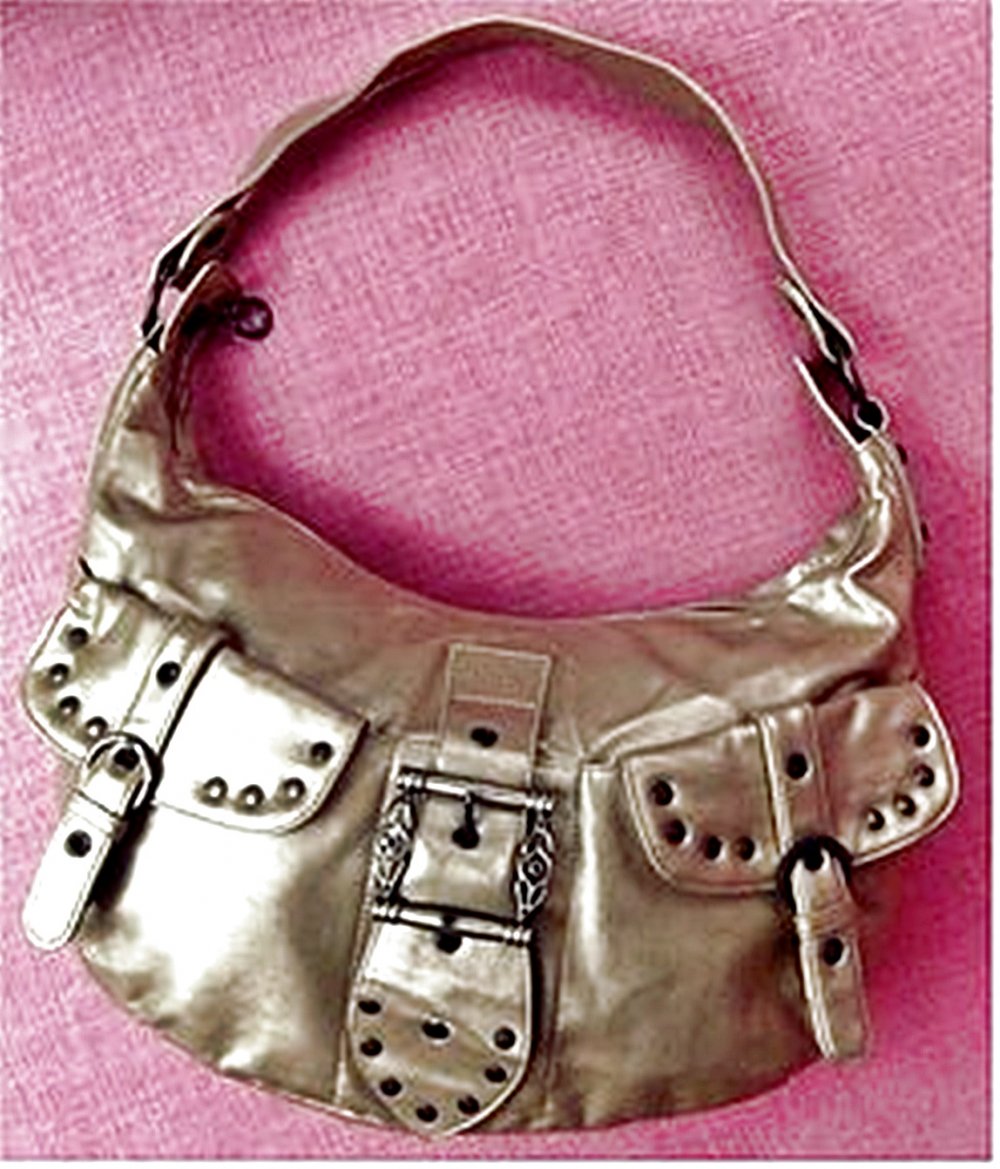 Damen-Handtasche hell goldfarbig - Mit vorderen Nieten- / Gurt-Applikationen - Aus Syntetik