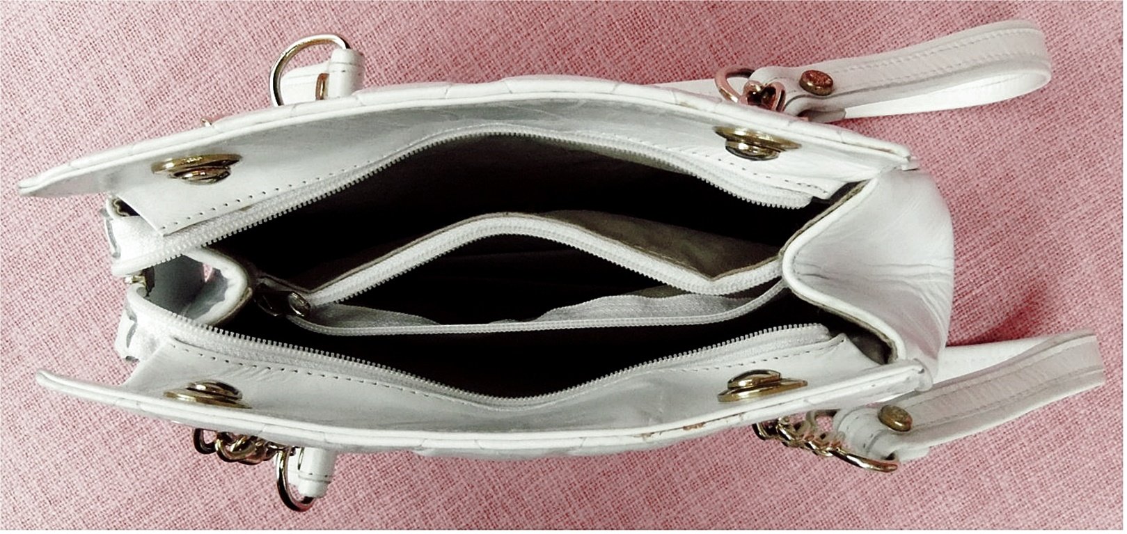 Vintage Leder-Handtasche aus den 1970er Jahren - weiß mit goldfarbigen Beschlägen