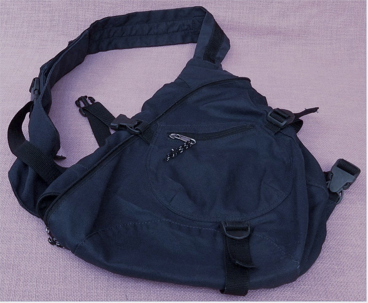 dunkelblaue 3eck Umhängetasche