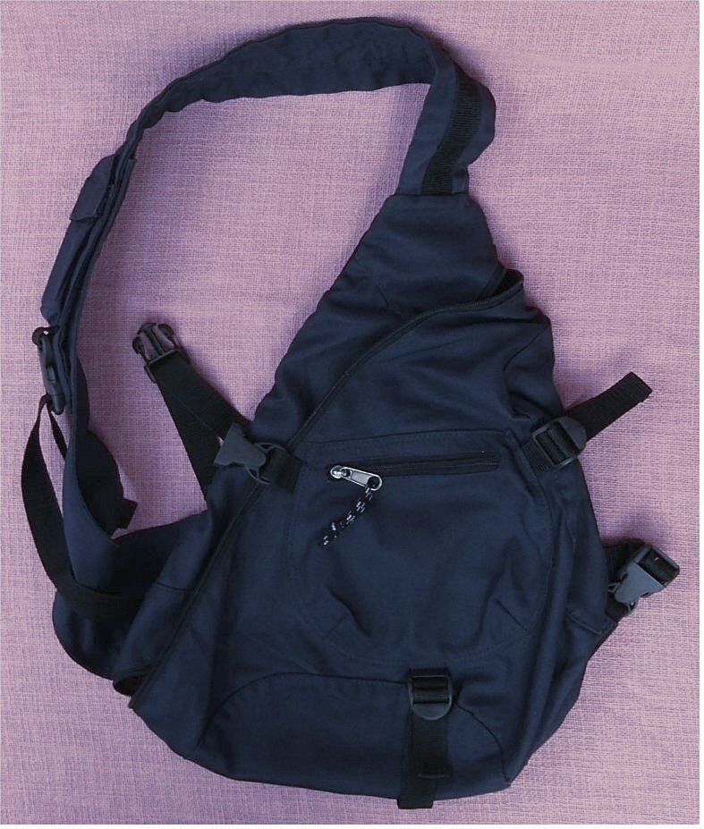 dunkelblaue 3eck Umhängetasche