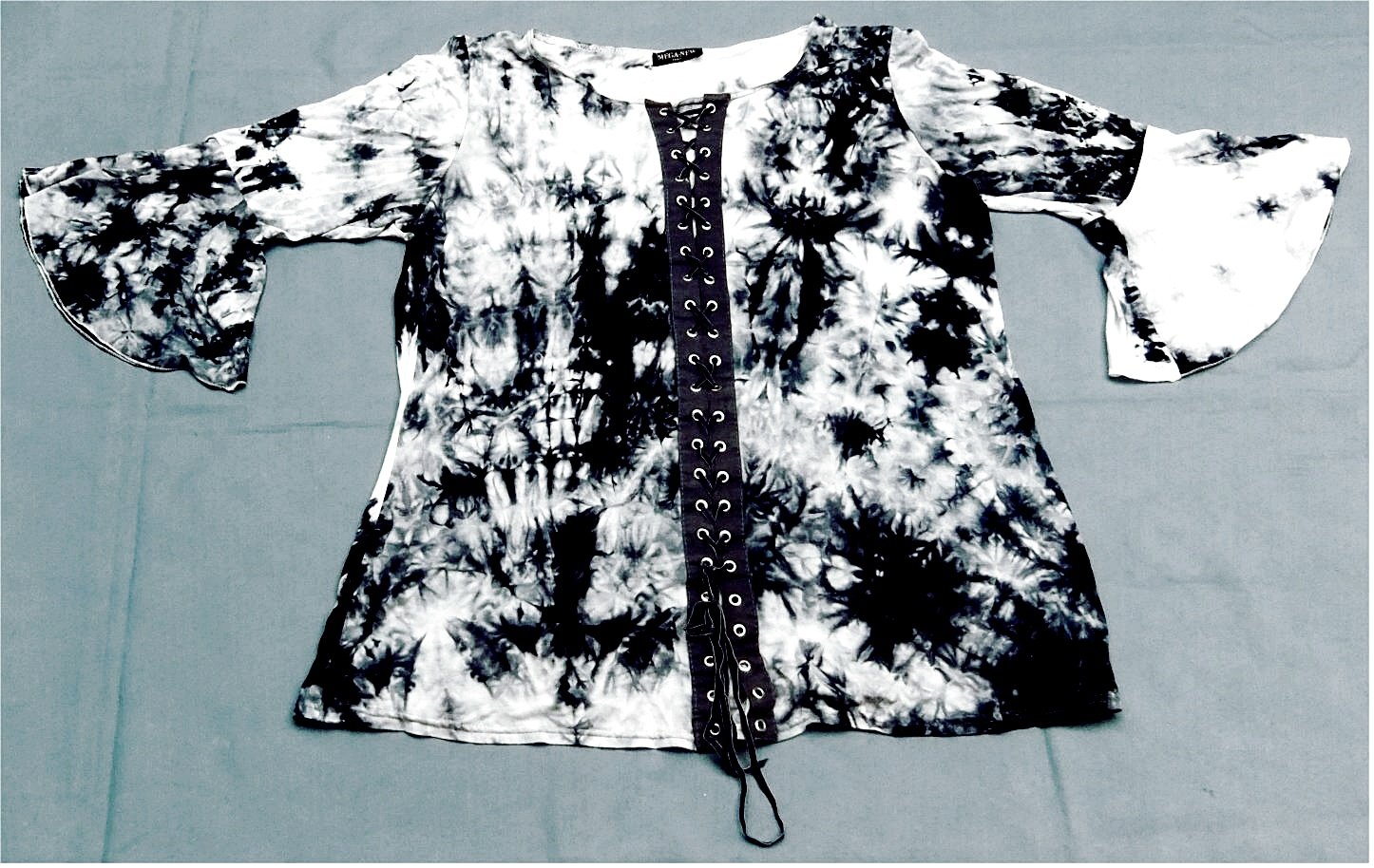 Damen-Shirt von Mega-New Paris - Größe 44 - blau-weiß gemustert - Mit aufgesetztem Schnürband