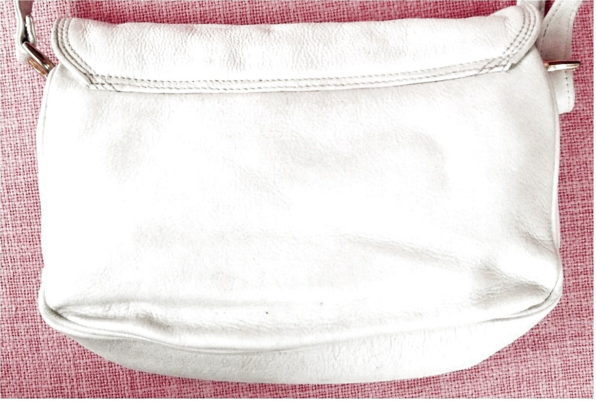 Picard Handtasche / Umhängetasche aus Leder - weiß mit Schmetterling-Applikation