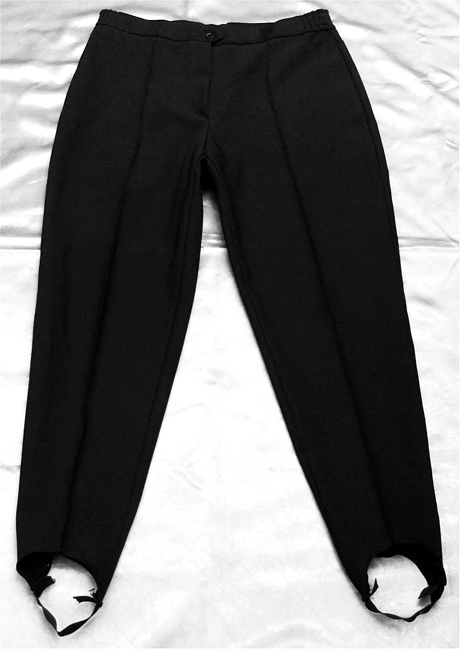 Steghose / Bundfalten-Hose - schwarz - etwa Größe 40