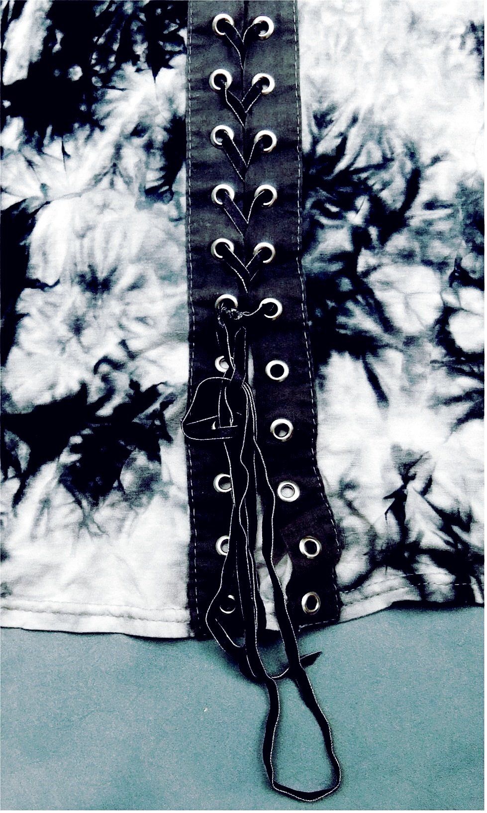 Damen-Shirt von Mega-New Paris - Größe 44 - blau-weiß gemustert - Mit aufgesetztem Schnürband