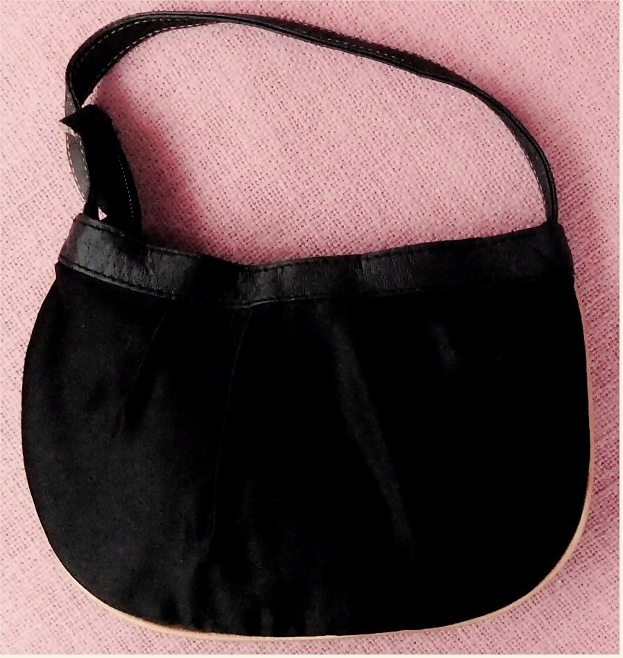 kleine Parfüm-Tasche  / Beauty Case von Escada - schwarz / innen goldfarbig - unbenutzt - wie neu