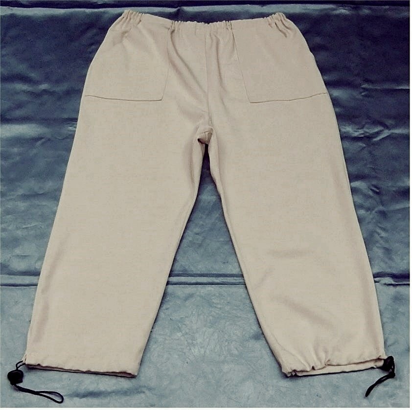 3/4 lange Hose mit Zugbändern an den Beinöffnungen - hellcremefarbig - ca. Größe 40