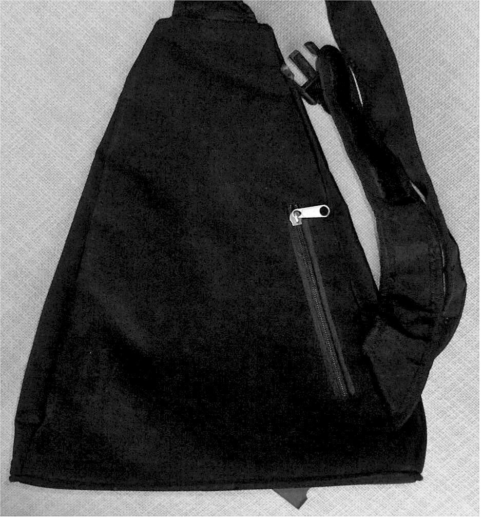 schwarze 3eck Umhängetasche