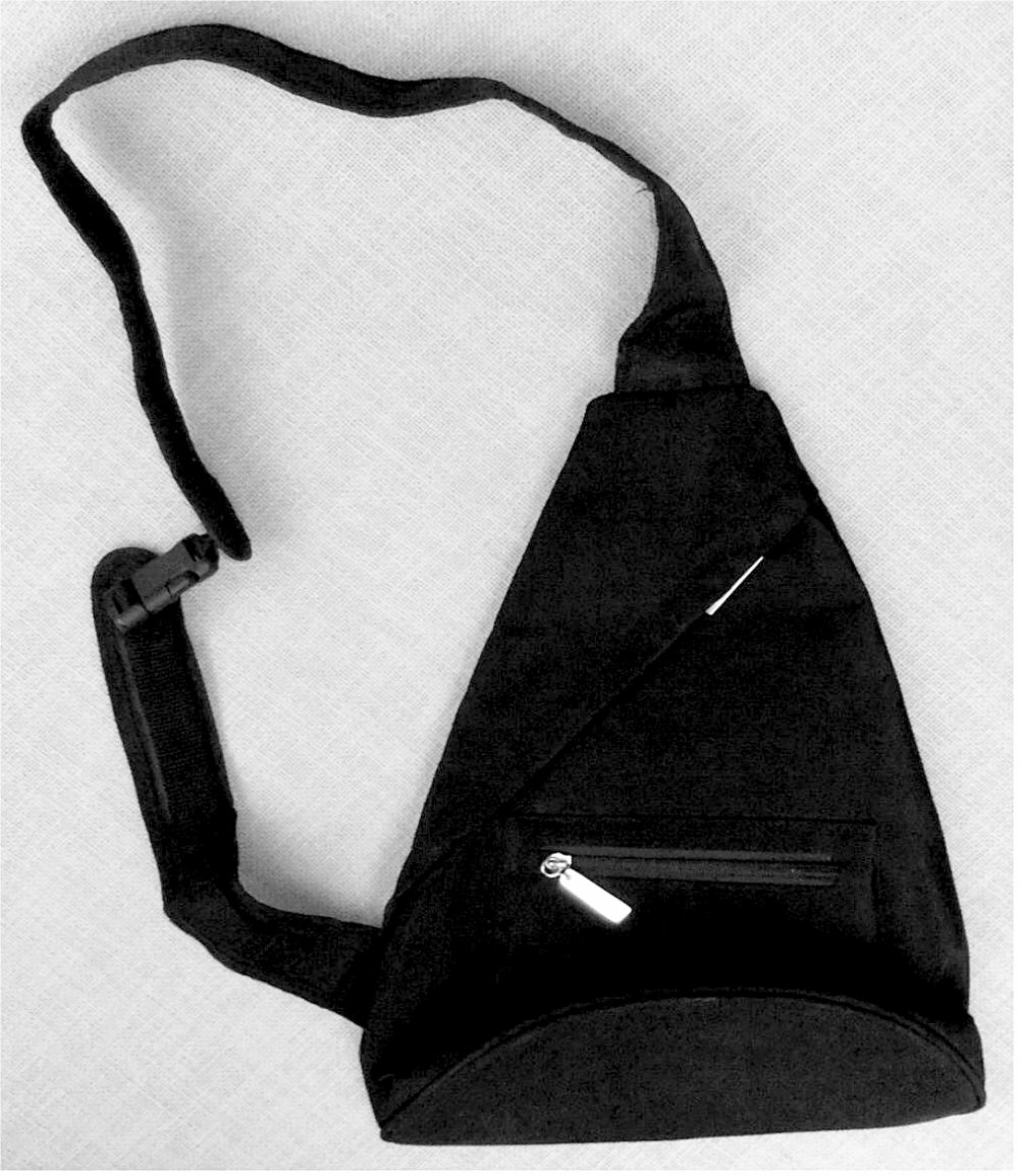 schwarze 3eck Umhängetasche
