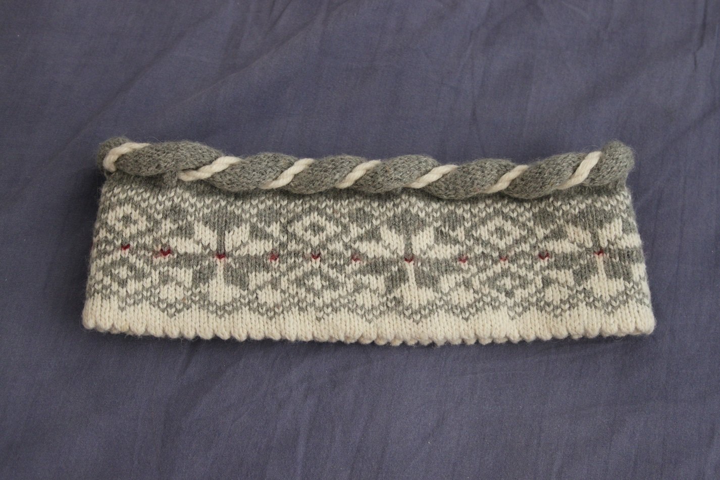 Außergewöhnliches Stirnband aus Strick *handgefertigt*