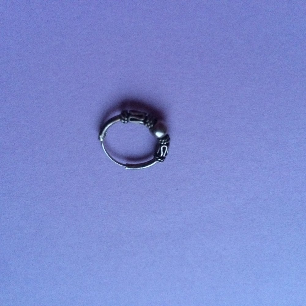 Multifunktionaler Piercing Ring mit ornamentalen Details