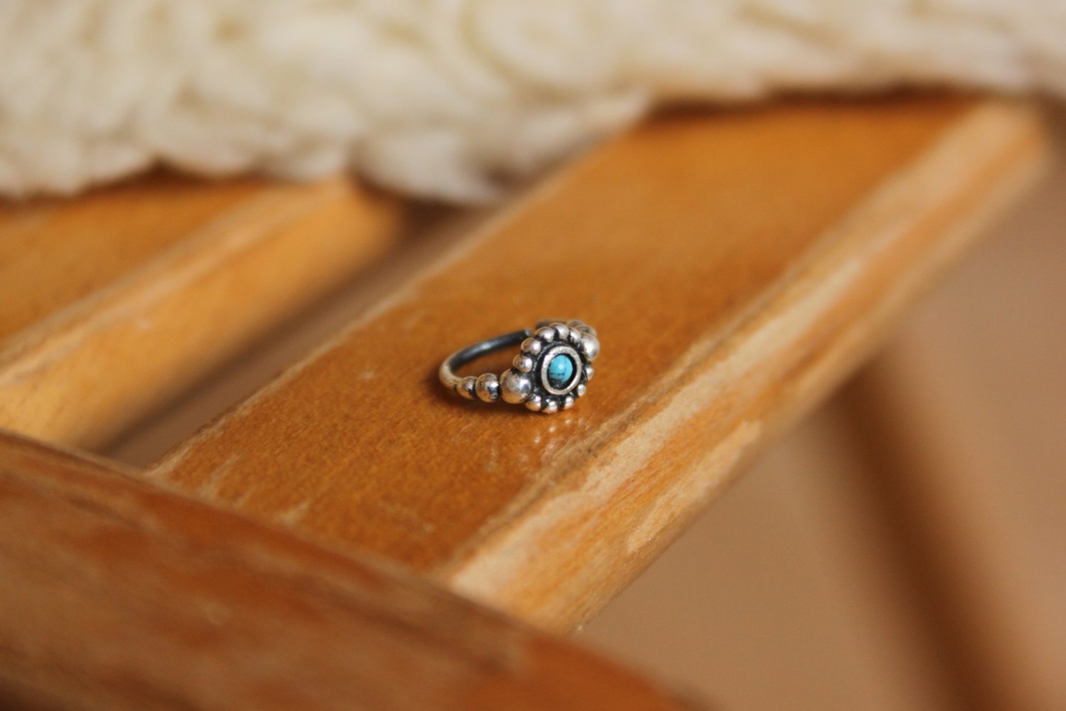 Versilberter Nostril Piercing Ring mit Steinchen