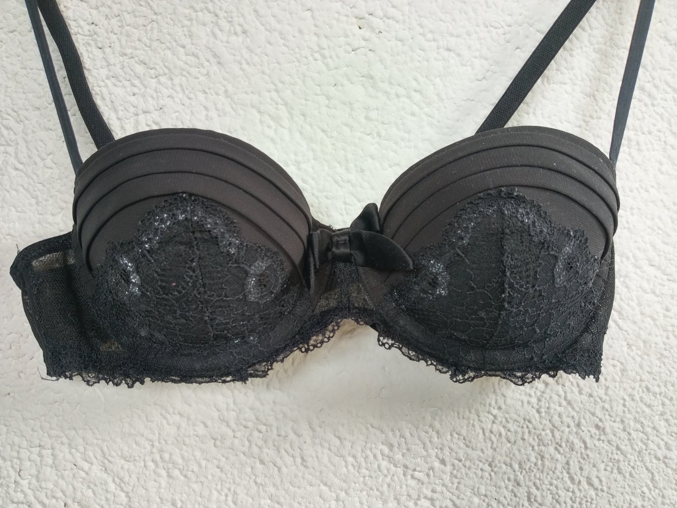 Schwarzer Spitzen-BH ca. Cup-A