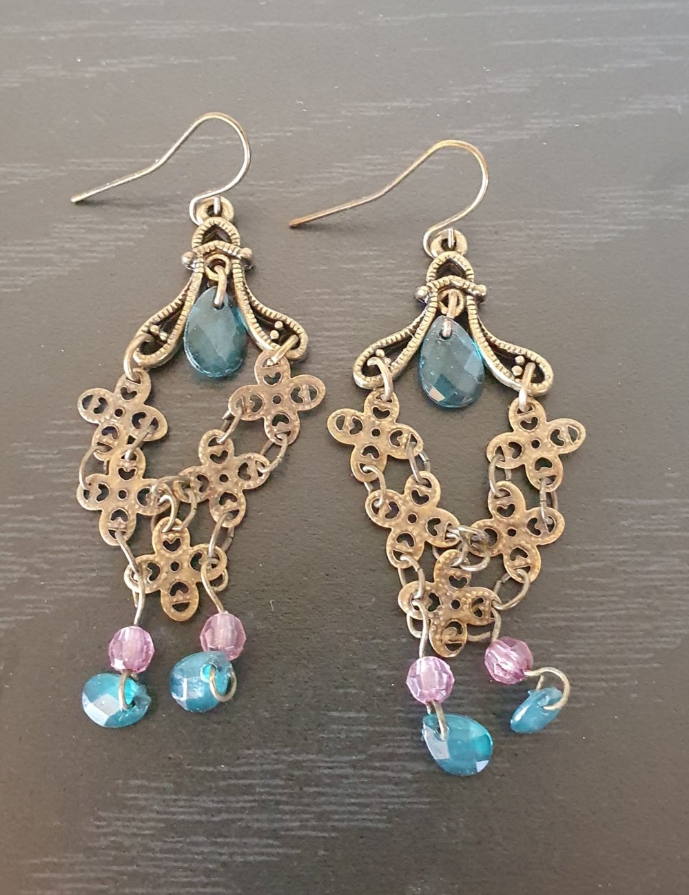 Bronzefarbene Ohrringe