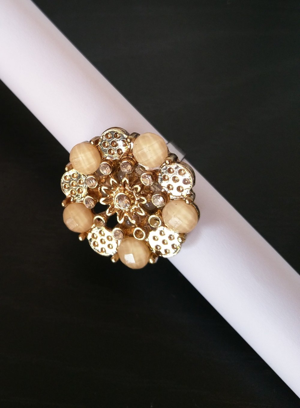 Goldener Ring mit Blume