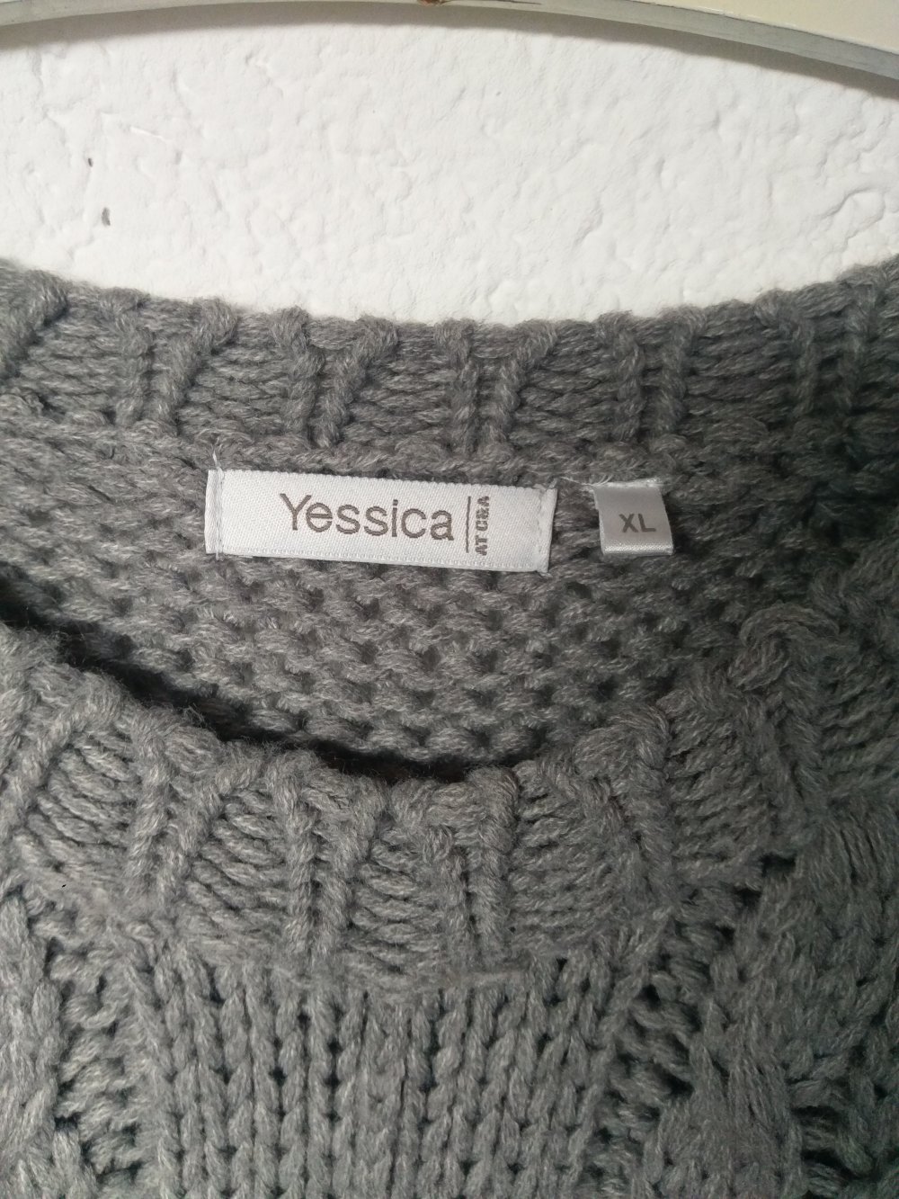 Grauer Strickpullover mit Zopfmuster ca. Größe M von C&A/ Yessica