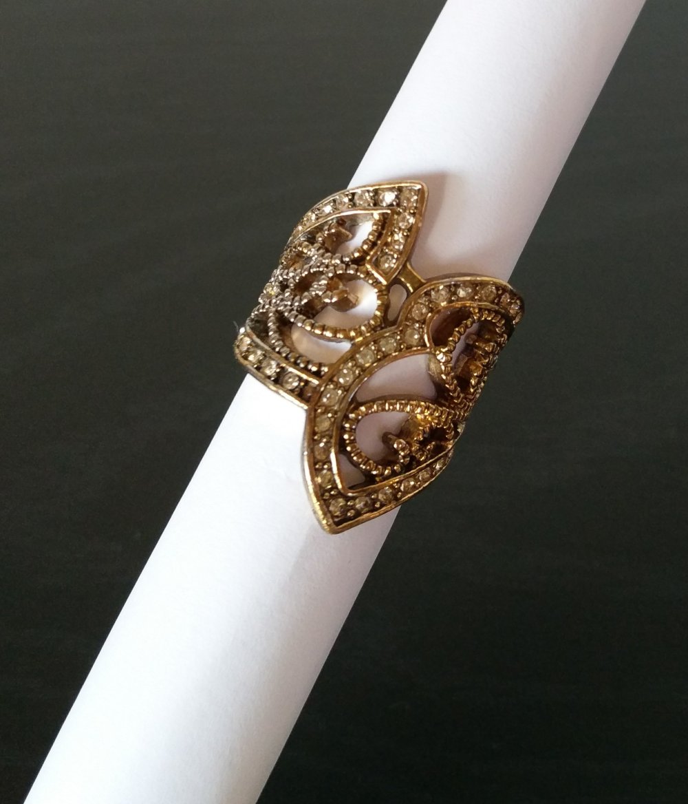 Goldener Ring mit Strass