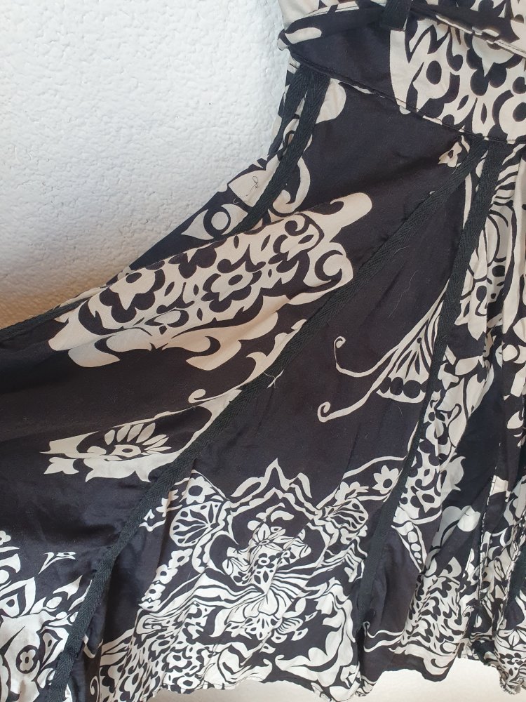Schwarz-weißer Rock von Zara mit Muster Größe S