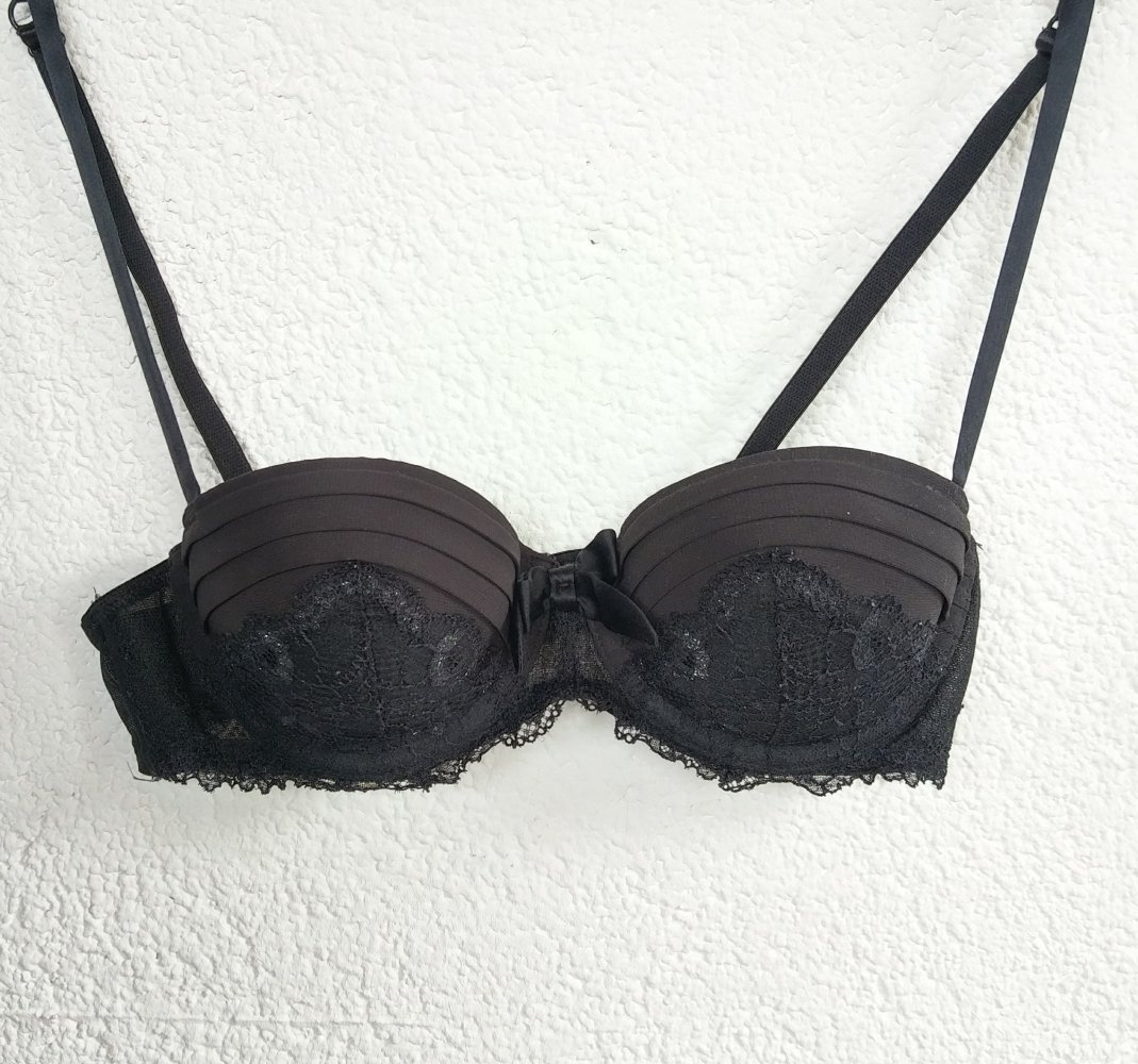 Schwarzer Spitzen-BH ca. Cup-A