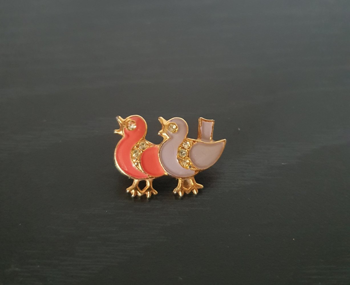 Brosche mit zwei kleinen Vögeln