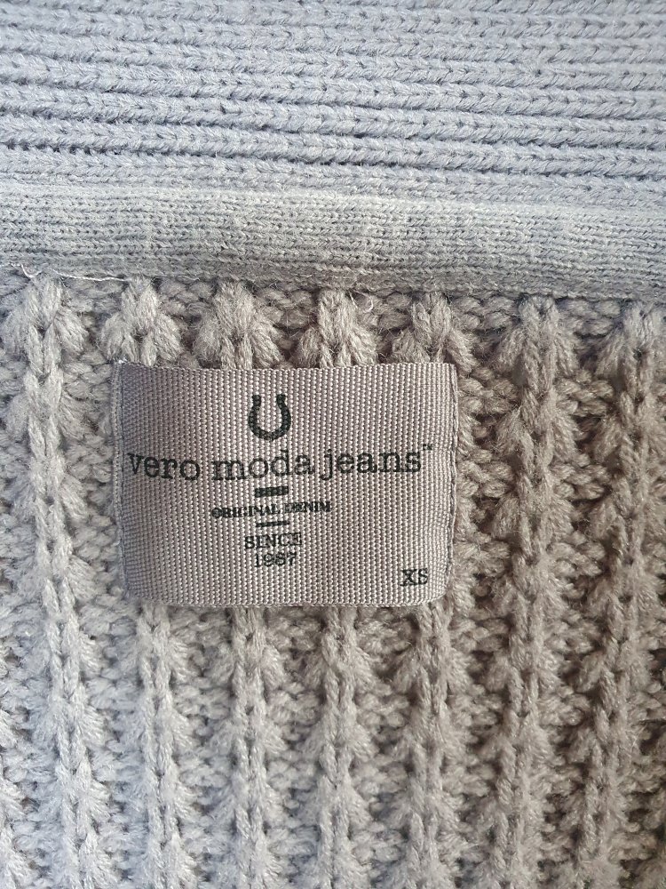Grauer Strickcardigan Größe S von Vero Moda