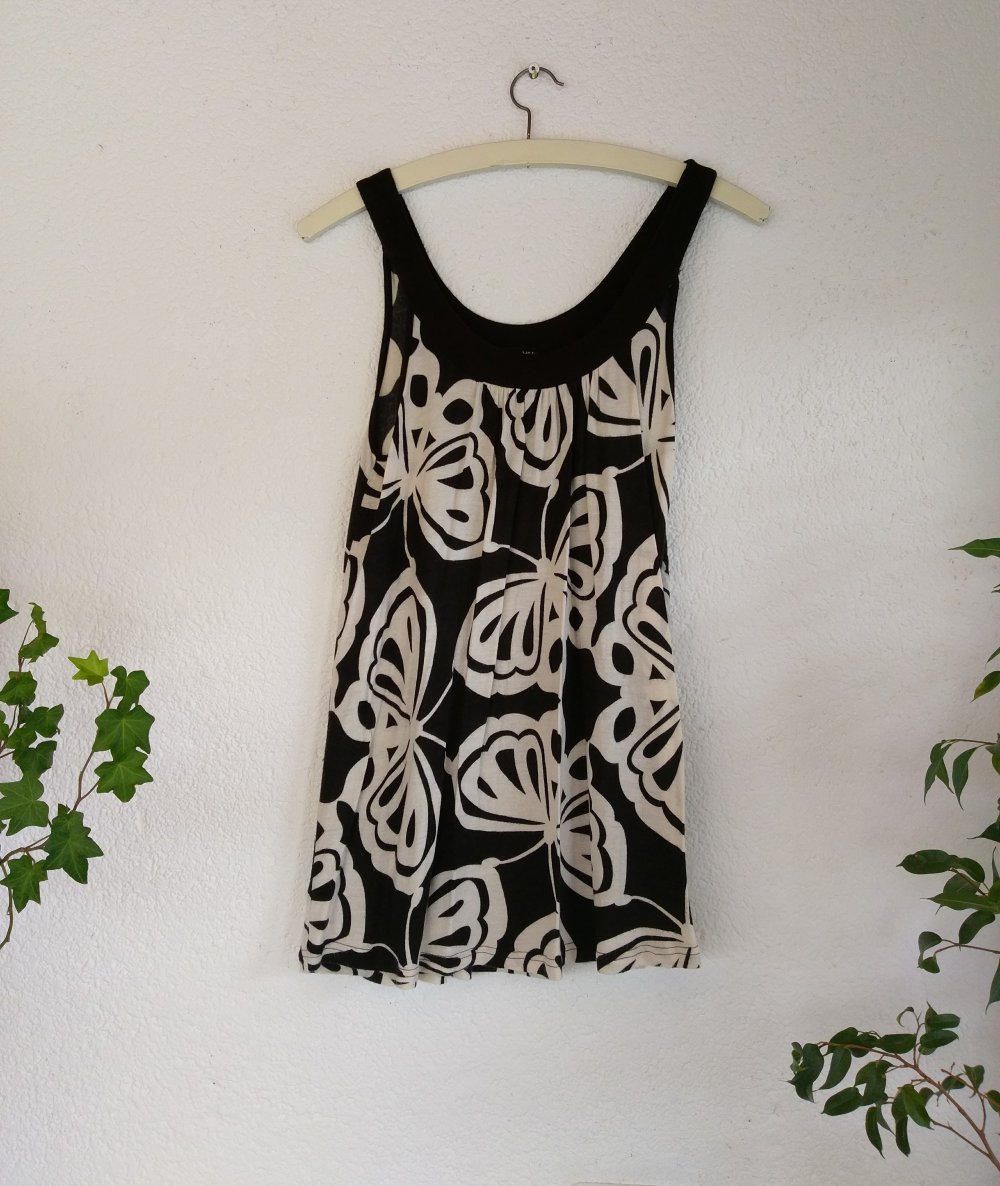 Top mit schwarz - weißem Schmetterlingsmuster Größe S