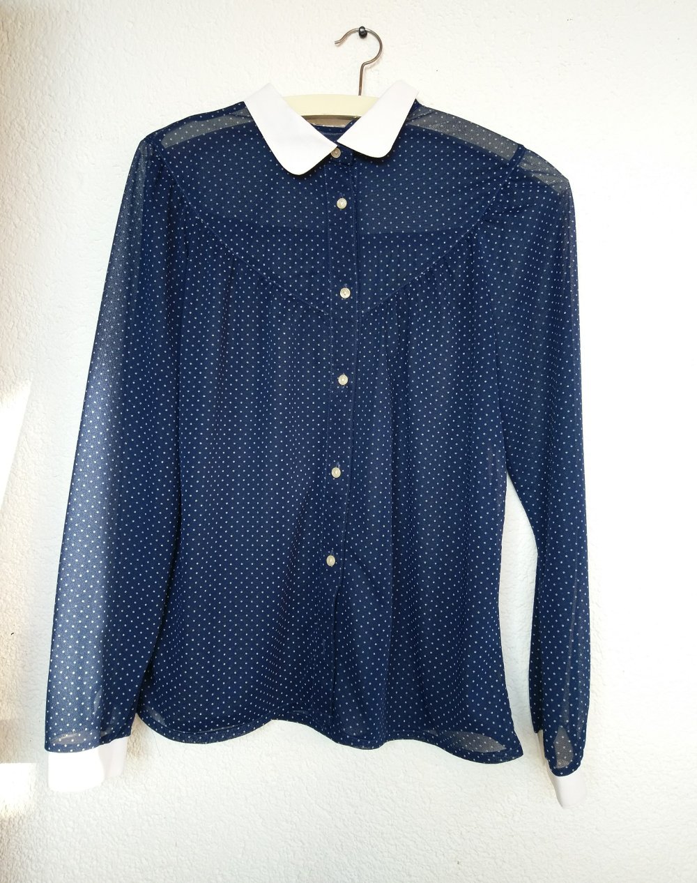 Blaue Bluse mit weißen Punkten Größe S