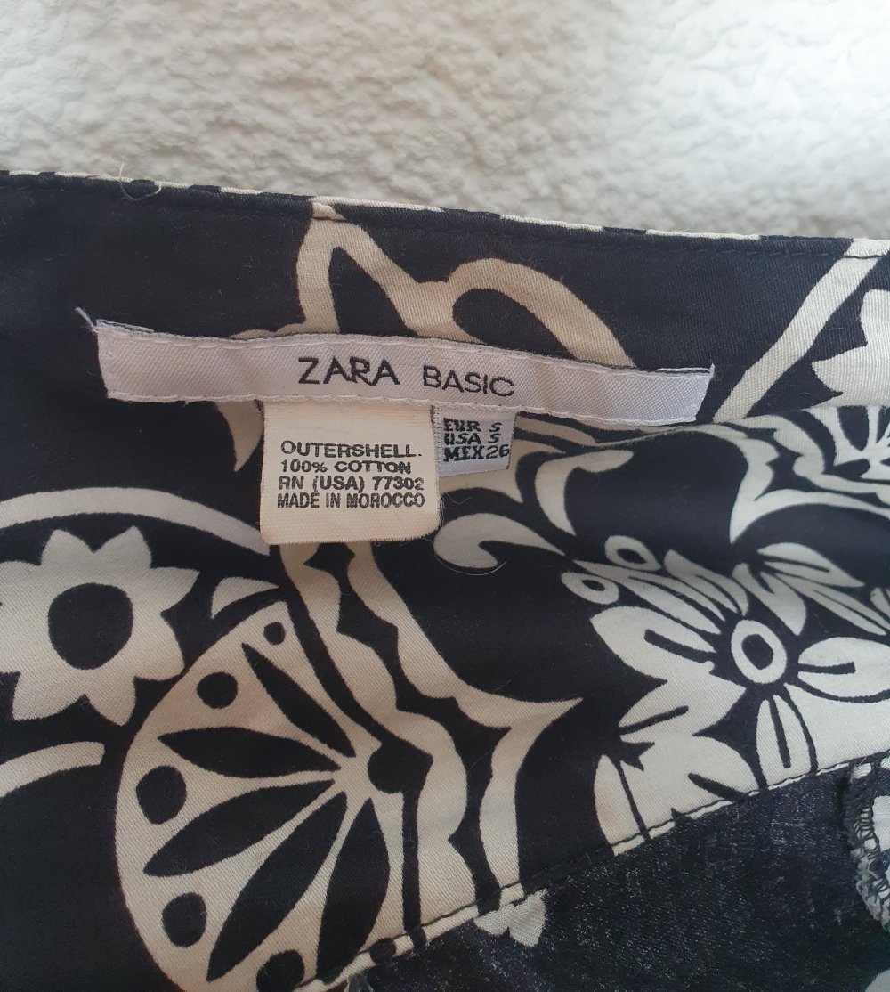 Schwarz-weißer Rock von Zara mit Muster Größe S