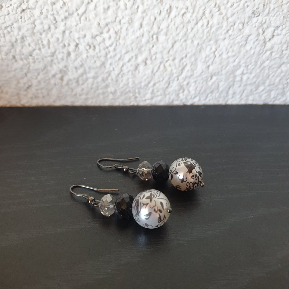 Schwarz-silberne Perlenohrringe 