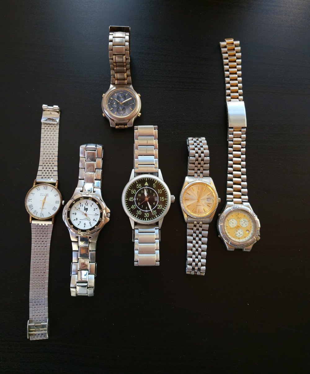 Verschiedene silberfarbene Herrenuhren