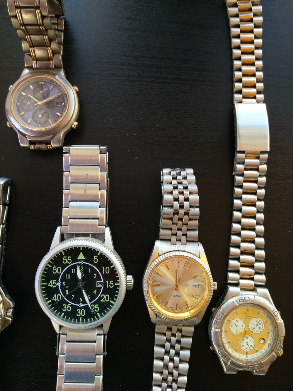 Verschiedene silberfarbene Herrenuhren