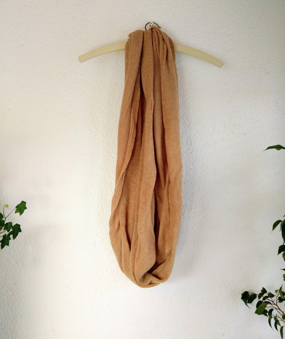 Brauner Schlauchschal 