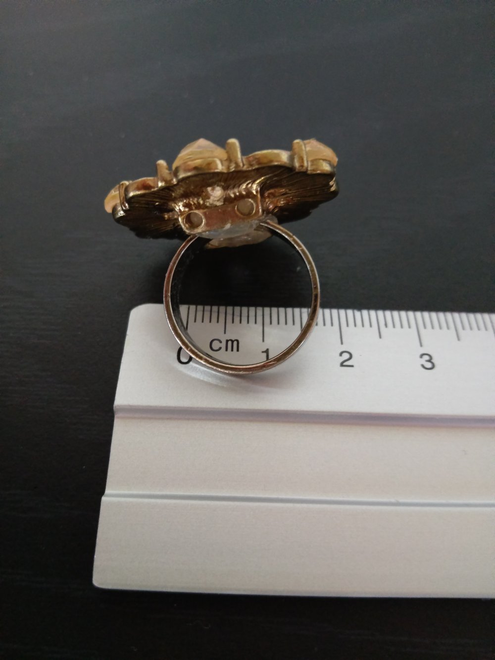 Goldener Ring mit Blume