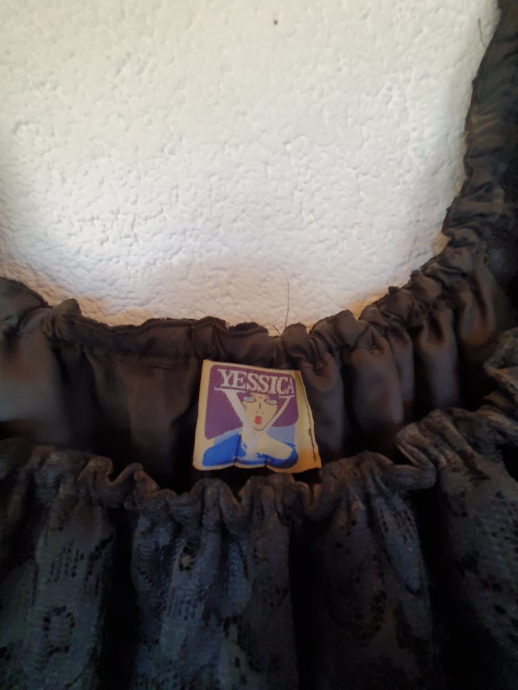 Schwarzes Spitzenkleid von Yessica Größe 40