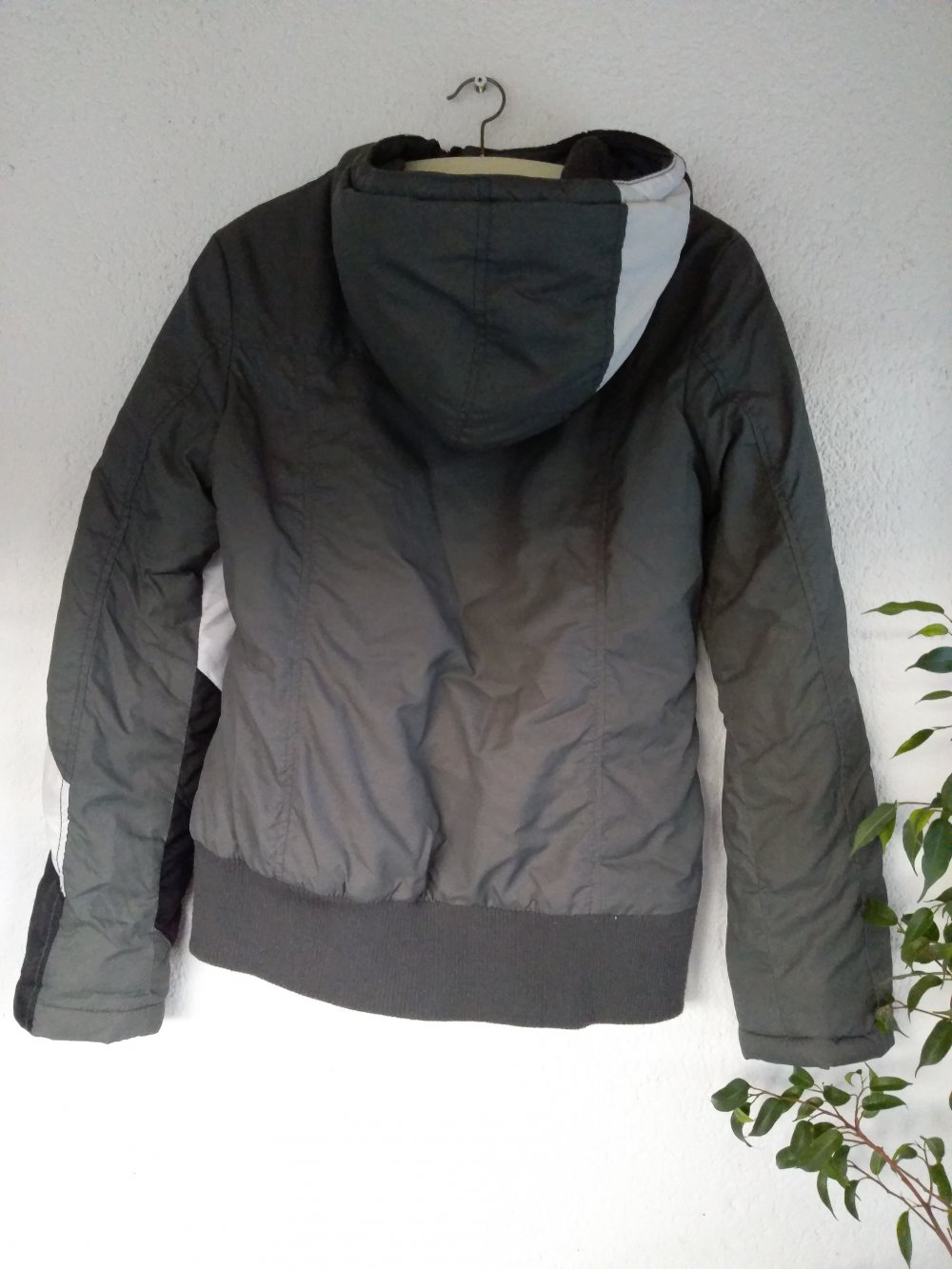 Schwarz - graue Winterjacke
