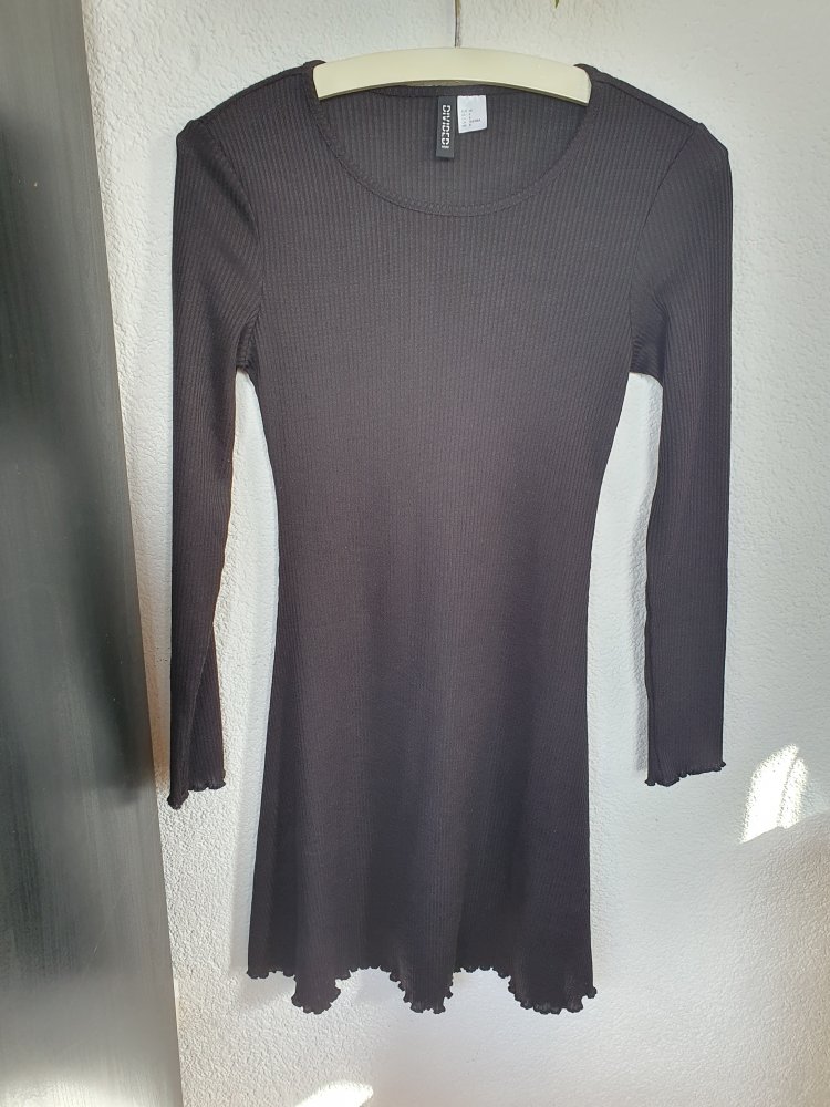 Schwarzes Langarmkleid von H&M Devided Größe 36 gerippt