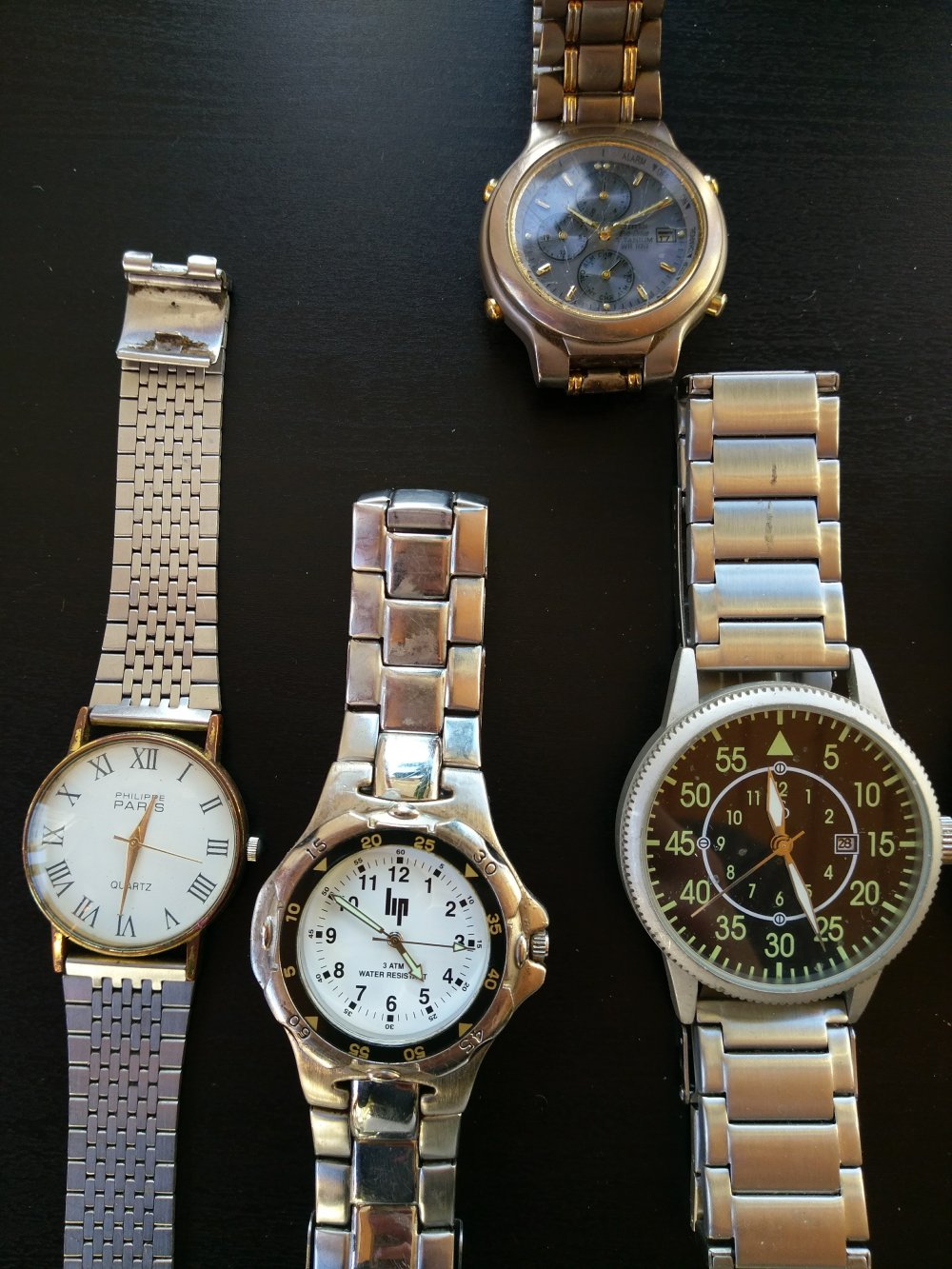 Verschiedene silberfarbene Herrenuhren